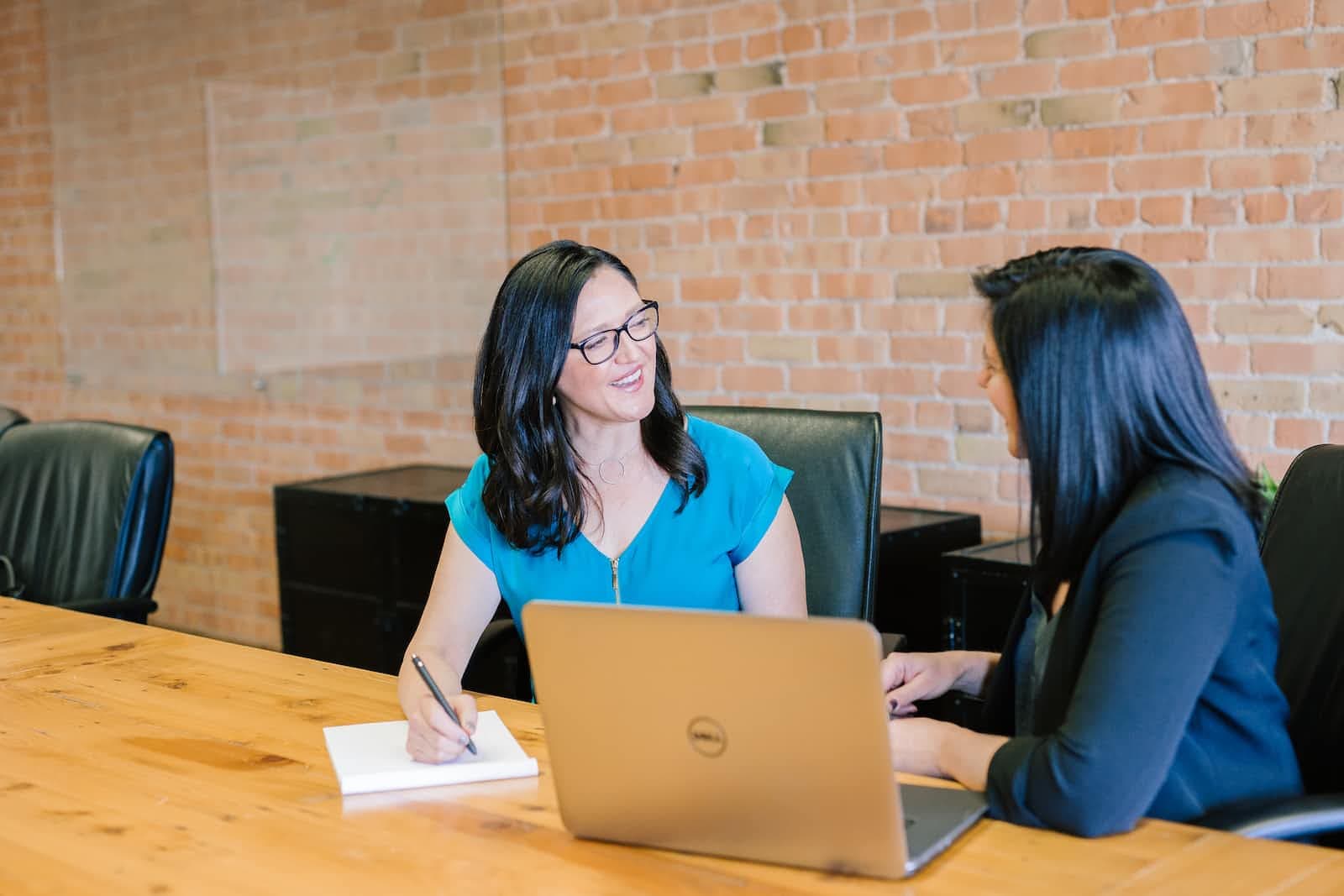 How to Craft an ATS-friendly Resume that Passes the Initial Screening Process
